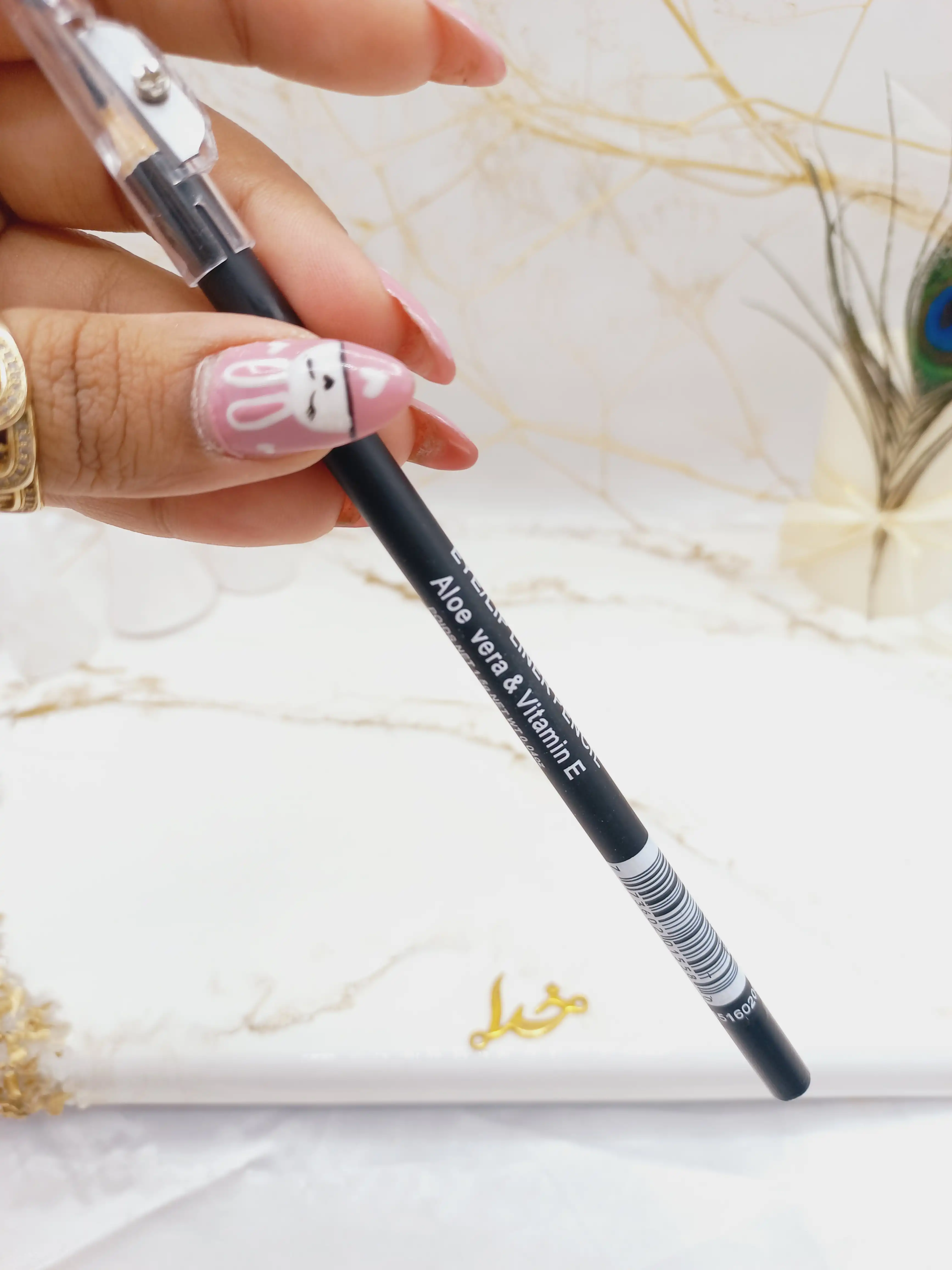 مداد چشم مات مشکی دارای ویتامین E  تراش دار هدا بیوتی HUDABEAUTY کد 80629
