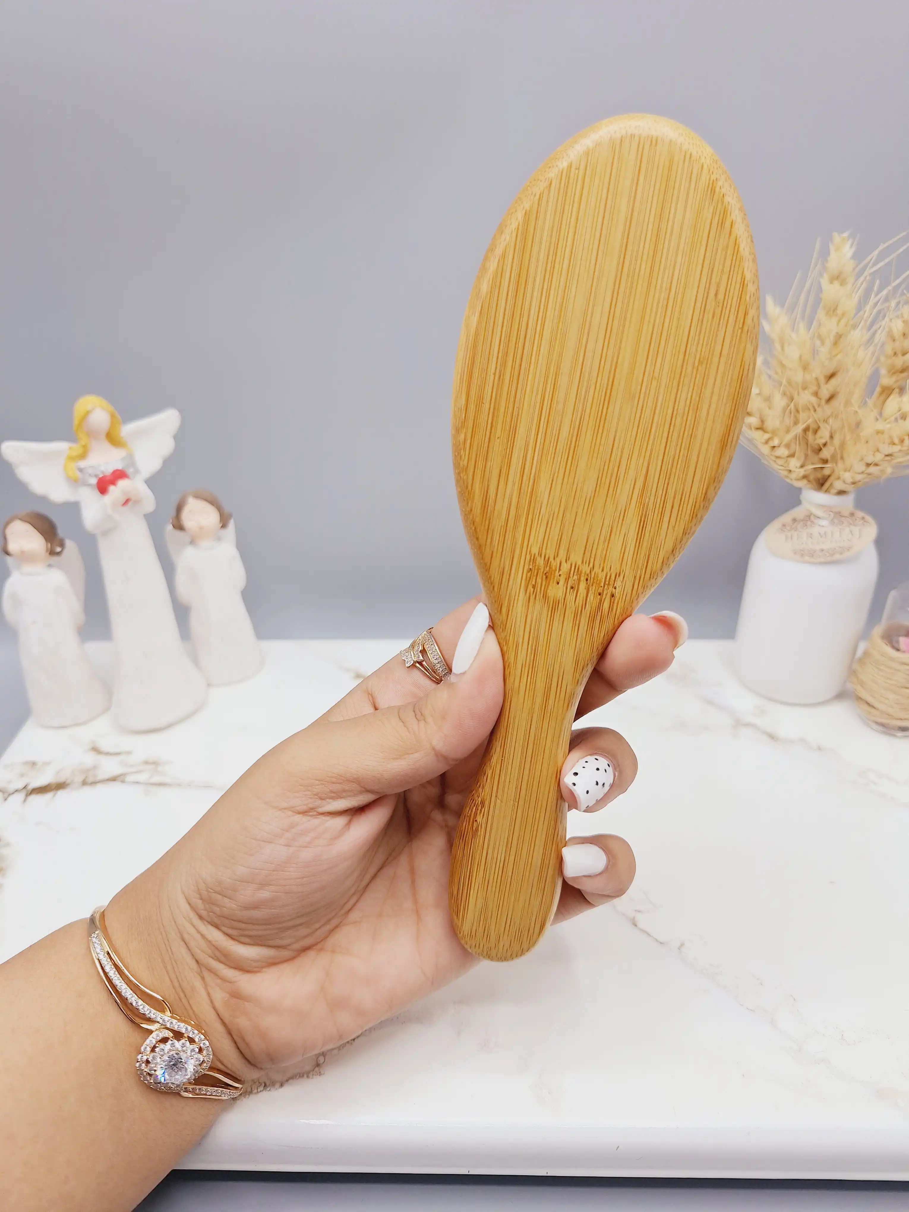 برس مو چوبی مدل دایره ای کف کرم