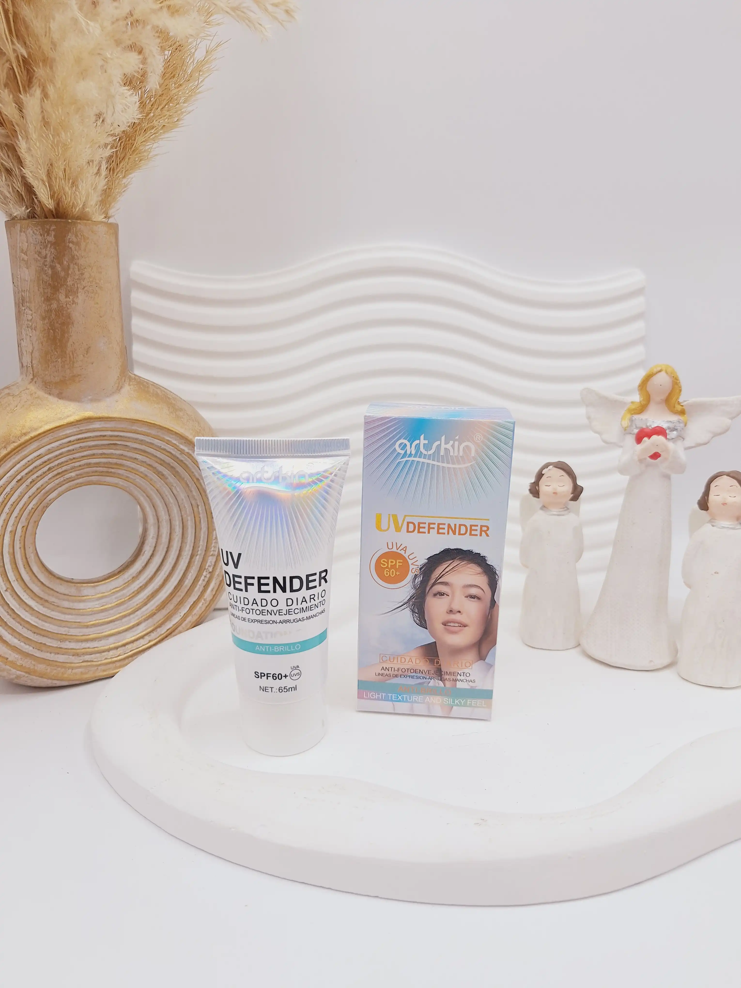 ضدآفتاب کرم پودری spf60 برند آرت اسکین کد 9740